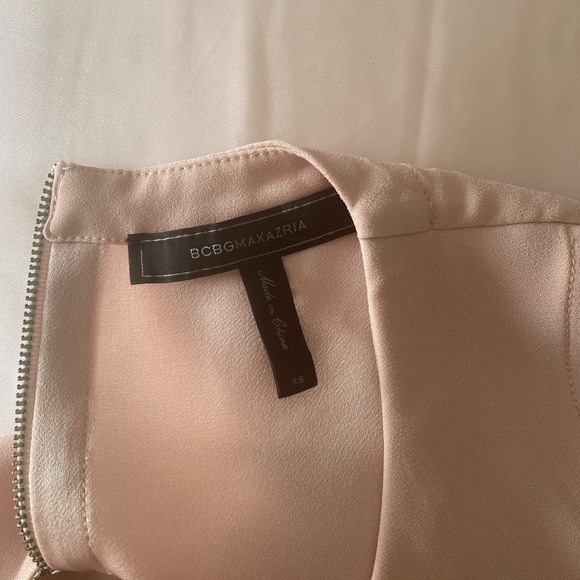 BCBGMAXAZRIA Betty Open Shoulder Top in Antique Rose - Picture 9 of 10